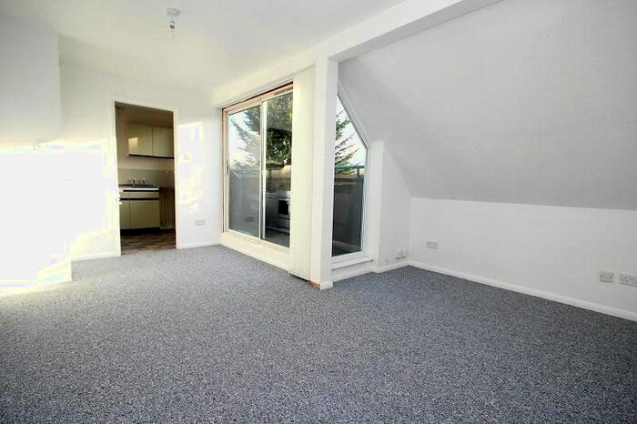 1 Bedroom Flat To Rent In Woodstock Crescent, Laindon, Basildon SS15