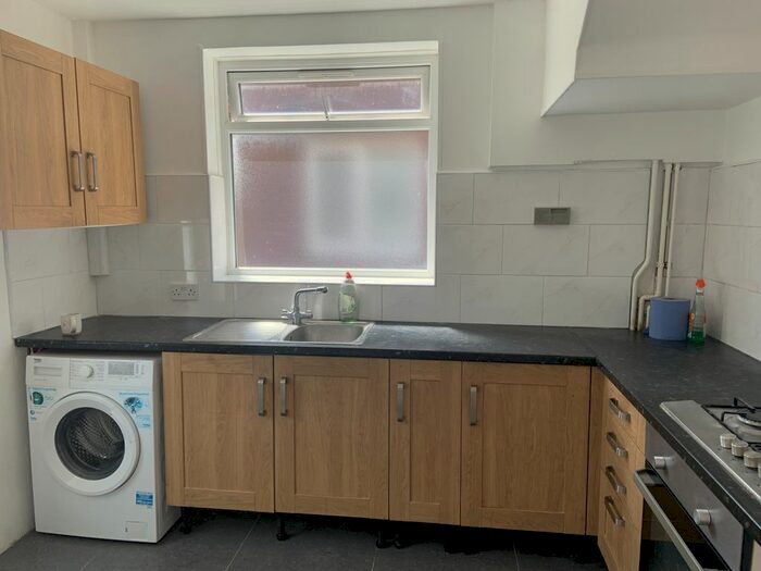 3 Bedroom Semi-Detached House To Rent In Hall Road, Isleworth, Greater London, TW7