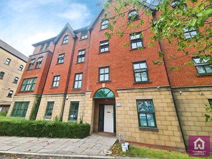 2 Bedroom Flat For Sale In Hadfield Close, Manchester, Greater Manchester, M14