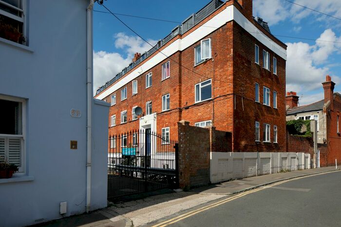 2 Bedroom Flat To Rent In Park Crescent Place, Brighton, BN2