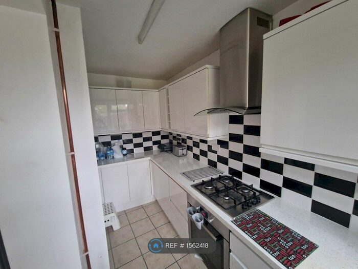 3 Bedroom Semi-Detached House To Rent In Paston Crescent, London, SE12