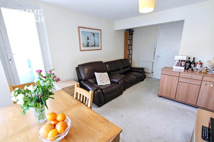 2 Bedroom Flat For Sale In Bockingham Green, Basildon, SS13