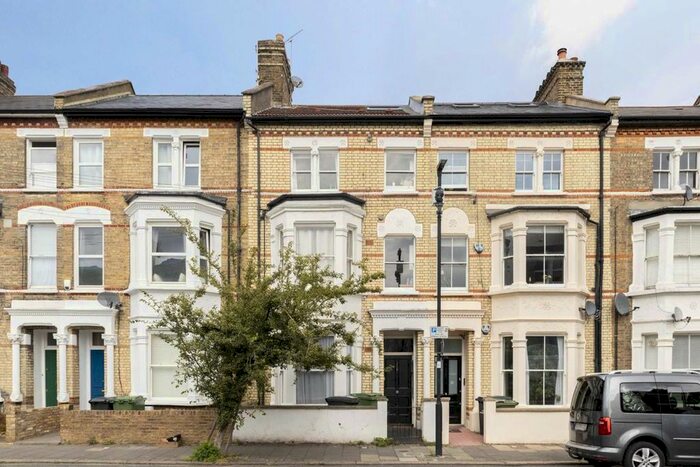 2 Bedroom Flat To Rent In Sandmere Road, London, SW4