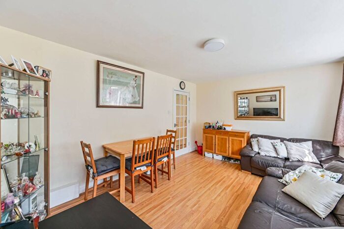 2 Bedroom Flat For Sale In Mccarthy Court, Battersea, London, SW11
