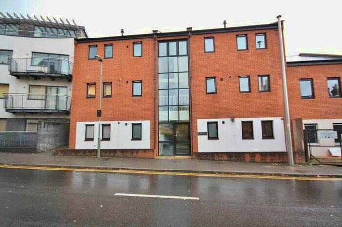 1 Bedroom Flat To Rent In Gateway House, Walnut Tree Close, Guildford, GU1