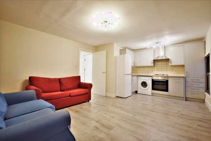 2 Bedroom Flat To Rent In Lordship Lane, East Dulwich, SE22