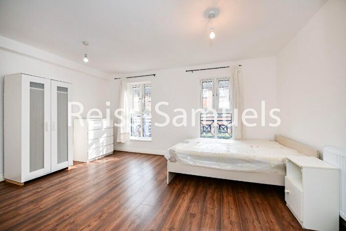 6 Bedroom Town House To Rent In Ambassador Square, London, E14