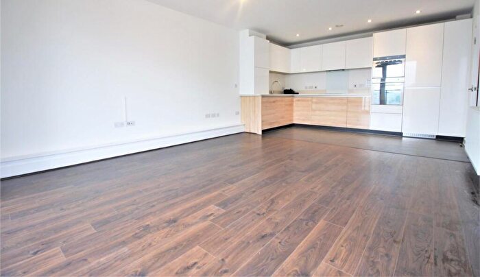 1 Bedroom Flat To Rent In Larch Place, Romford, RM3