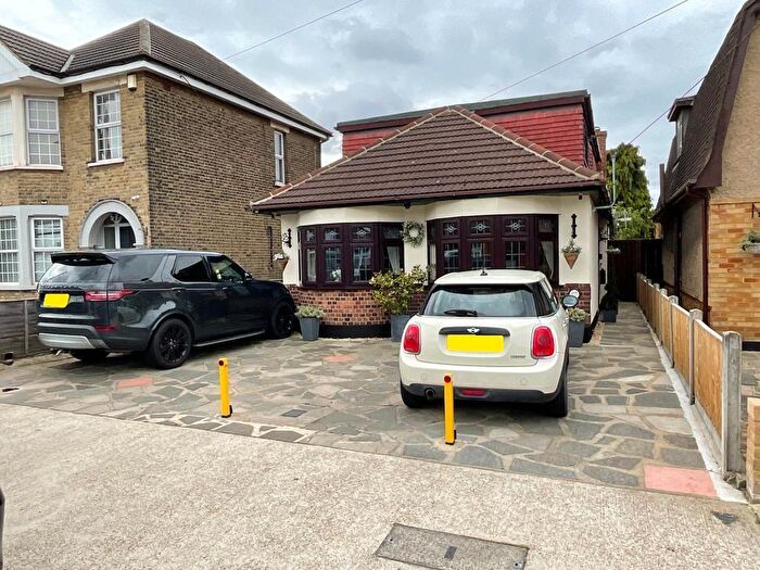 4 Bedroom Detached House For Sale In Edmund Road, Rainham, Essex, RM13