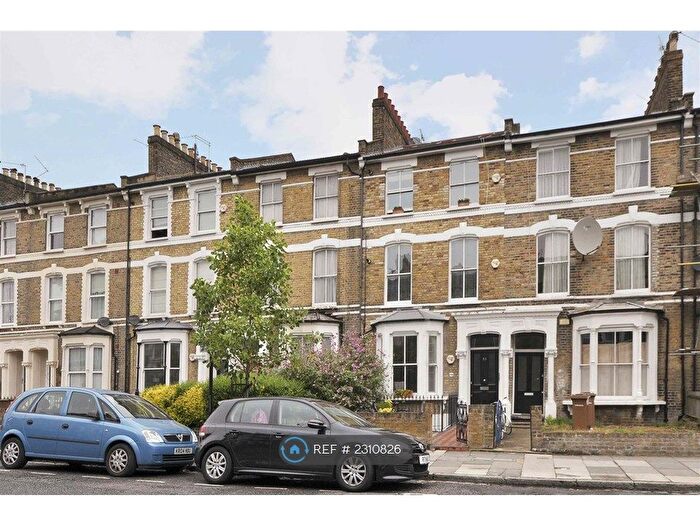 Studio To Rent In Evering Road, London, N16