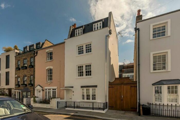 4 Bedroom Property To Rent In Donne Place, London, SW3
