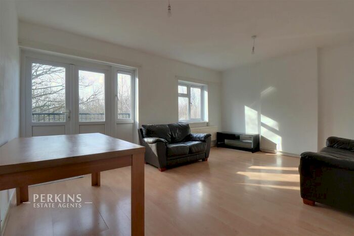 3 Bedroom Flat To Rent In Baird Avenue, Southall, UB1
