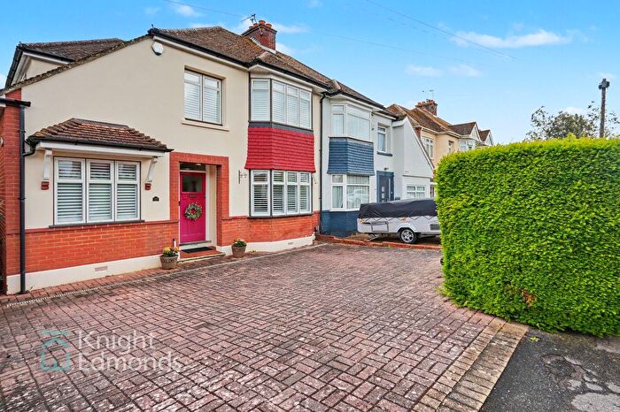 4 Bedroom Semi-Detached House For Sale In Holtye Crescent, Maidstone, ME15