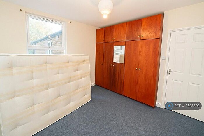 3 Bedroom Flat To Rent In Scotts Road, London, E10