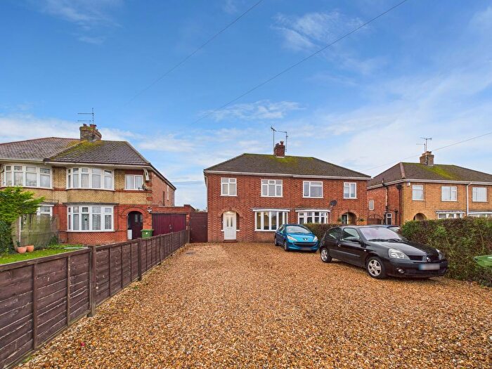 3 Bedroom Semi Detached House For Sale In Fulbridge Road, Werrington, PE4