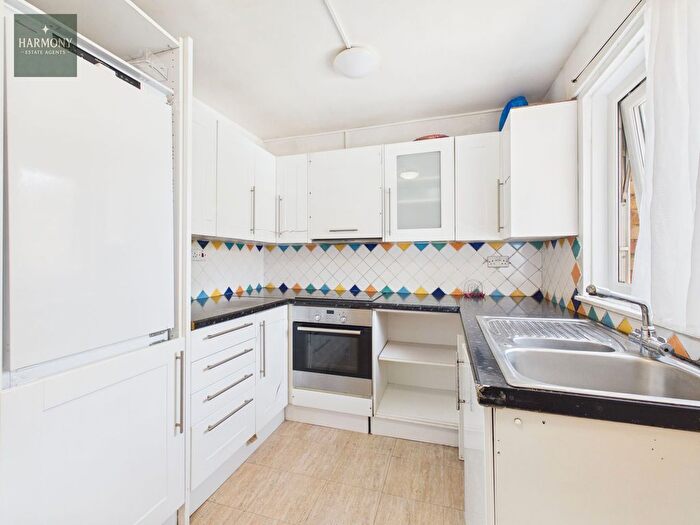 1 Bedroom Flat For Sale In Morgan Road, London, W10