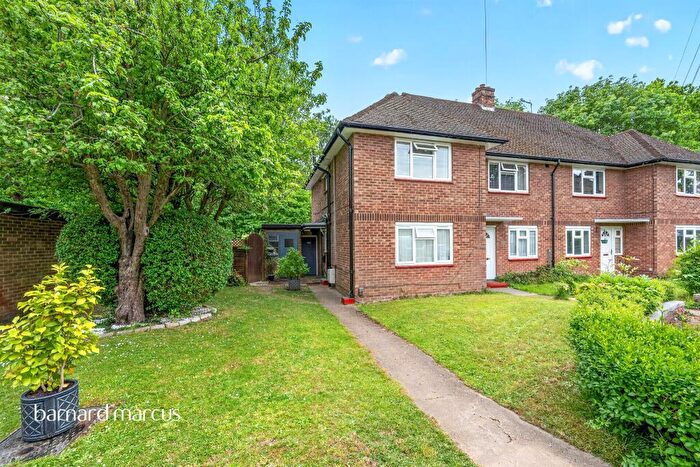 2 Bedroom Maisonette For Sale In Collier Close, Epsom, KT19
