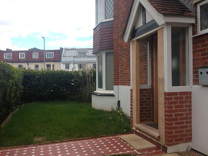 Apartment To Rent In Boundary Road -, P11