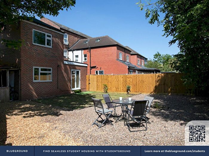 2 Bedroom Flat To Rent In Rushcliffe District, NG2