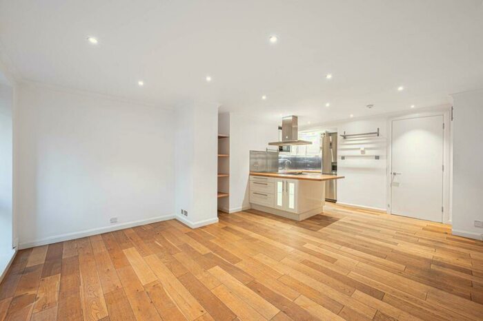 1 Bedroom Flat To Rent In Frognal Lane, Hampstead, London, NW3