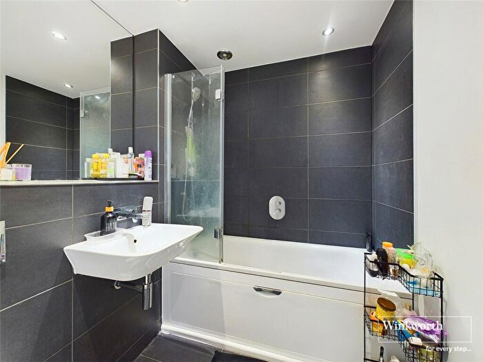1 Bedroom Apartment For Sale In Drake Way, Reading, Berkshire, RG2