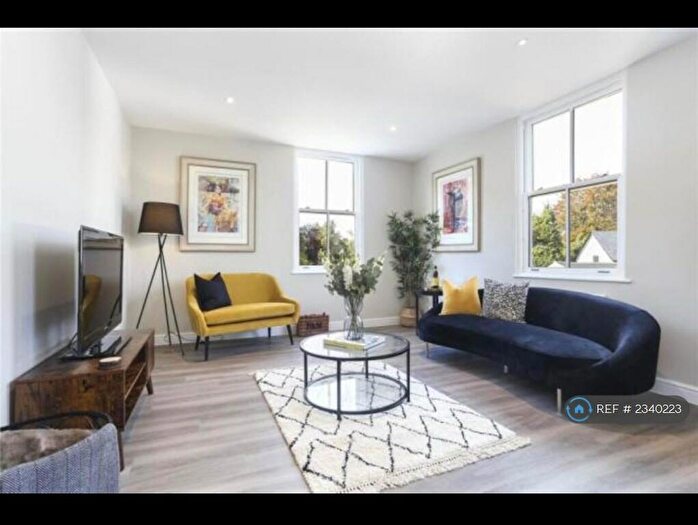 2 Bedroom Flat To Rent In Hatchlands Road, Redhill, RH1