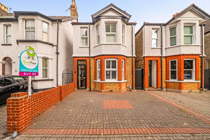 3 Bedroom Detached House For Sale In Crown Lane, Bromley, BR2