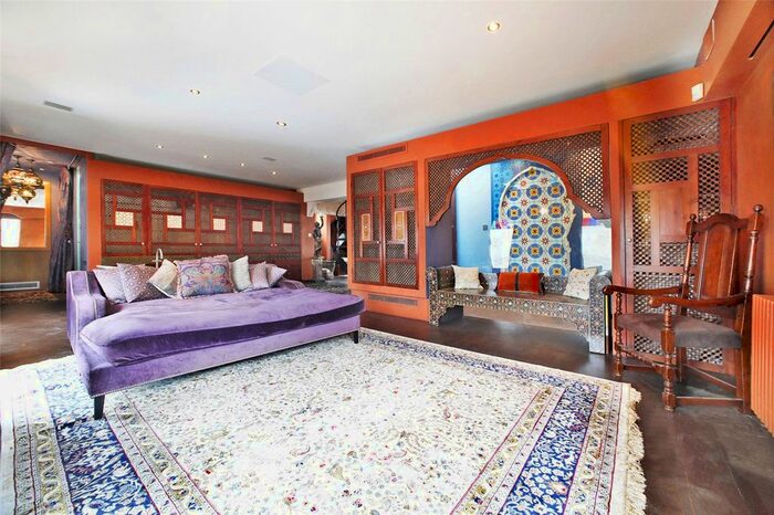 2 Bedroom Flat To Rent In Lisle Street, London, WC2H