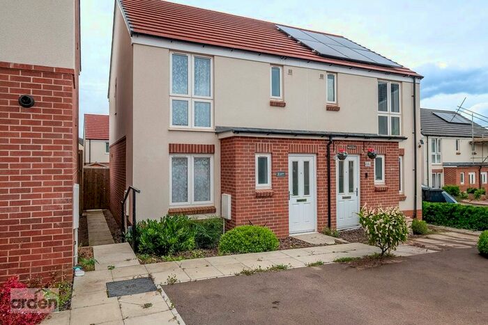 2 Bedroom Semi-Detached House To Rent In Woodpecker Close, Lydney, GL15