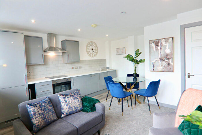 1 Bedroom Flat To Rent In Yeadon, LS19