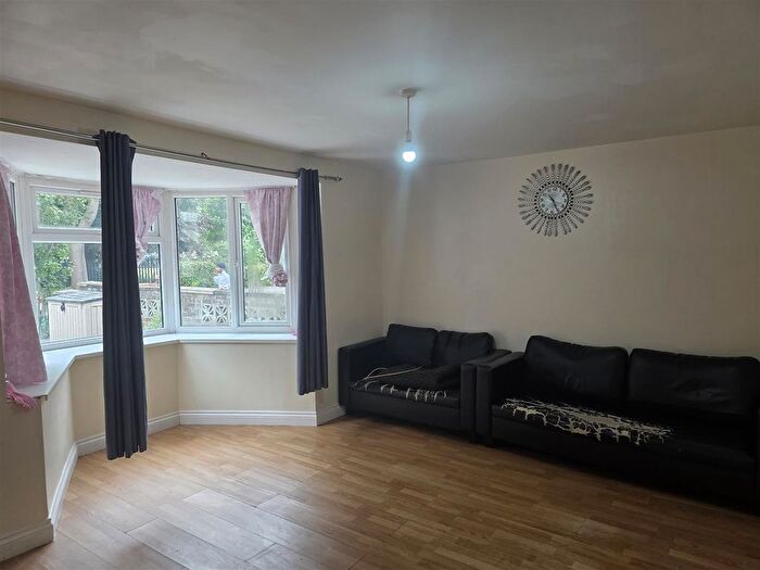 2 Bedroom Maisonette To Rent In Carnarvon Drive, Hayes, UB3