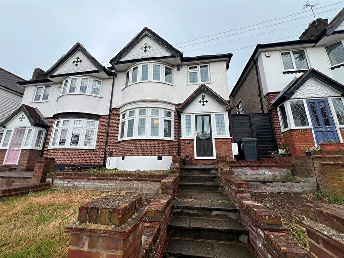 3 Bedroom Terraced House To Rent In Lansdowne Road, Chingford, E4