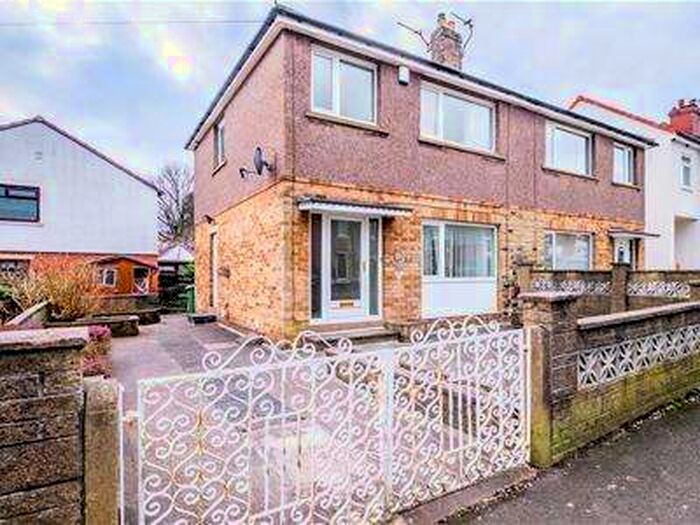 3 Bedroom Semi-Detached House To Rent In Carr Street, Huddersfield, HD3