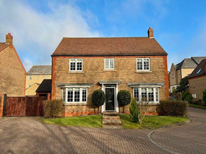 4 Bedroom Detached House To Rent In Flynn Croft, Oxley Park, MK4