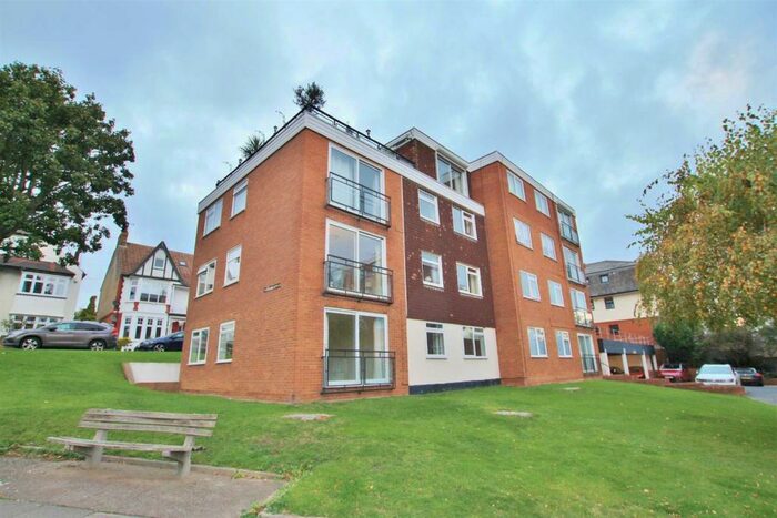 2 Bedroom Flat To Rent In Victor Drive, Leigh-On-Sea, SS9