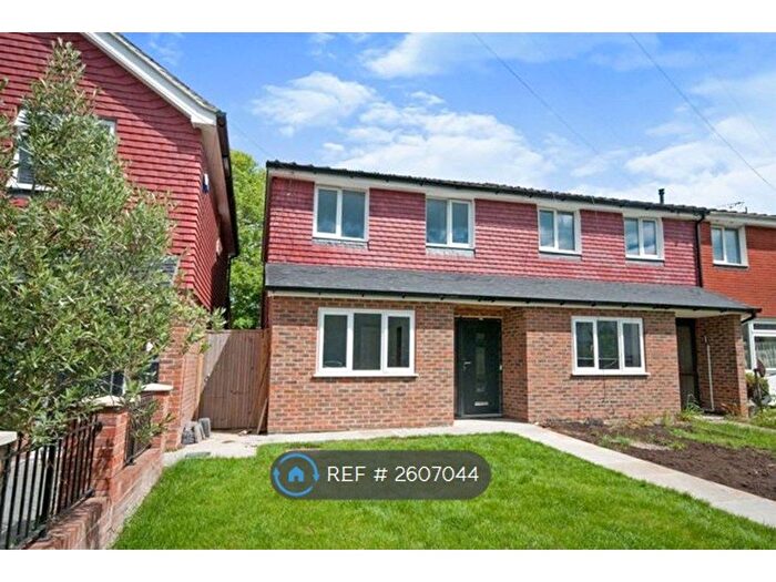 3 Bedroom End Of Terrace House To Rent In Kings Drive, Eastbourne, BN21