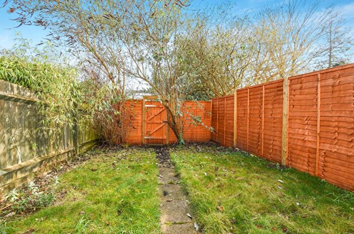 2 Bedroom End Of Terrace House To Rent In Mornington Walk, Richmond, TW10