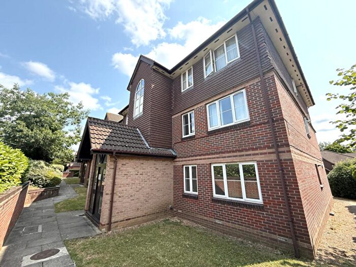 2 Bedroom Flat To Rent In Waverley Road, Enfield, EN2