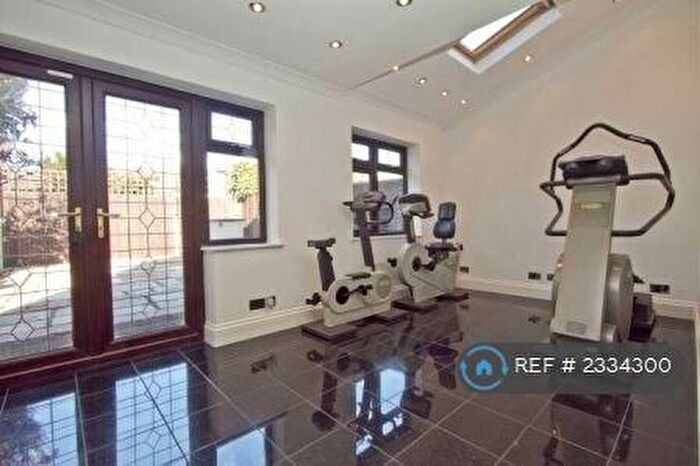 4 Bedroom Semi-Detached House To Rent In Priory Close, Ruislip, HA4