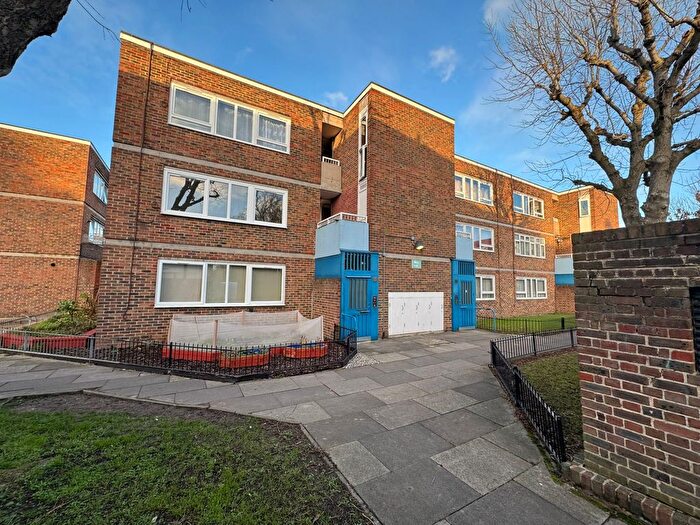 4 Bedroom Flat To Rent In Kilpatrick Court, Darenth Road, London, N16