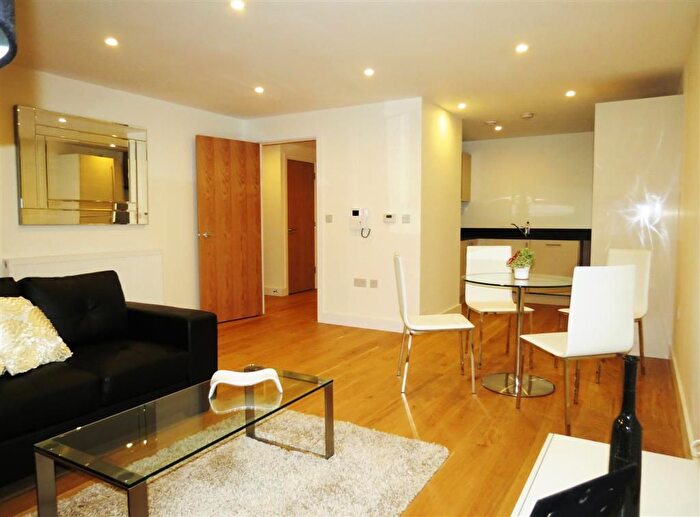 1 Bedroom Flat To Rent In Roden Court, Highgate, London, N6