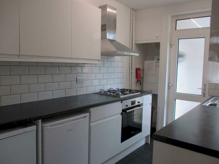 4 Bedroom Terraced House To Rent In Lodge Causeway, Bristol, BS16