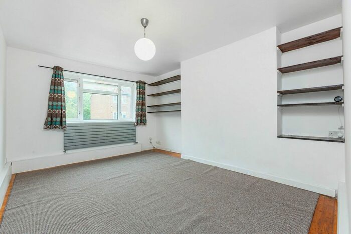 2 Bedroom Flat To Rent In Westfields, Railwayside, Barnes, SW13
