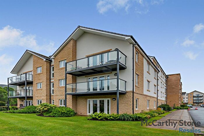 2 Bedroom Flat For Sale In Chesterton Court, Railway Road, Ilkley, LS29