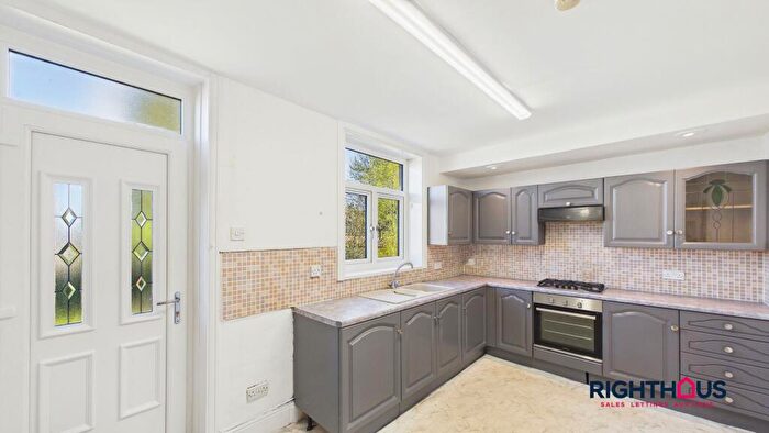 3 Bedroom Terraced House To Rent In Windermere Terrace, Bradford, BD7
