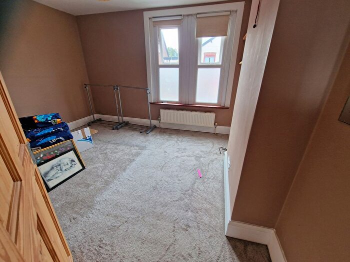 3 Bedroom Terraced House For Sale In Higham Road, Chesham, HP5