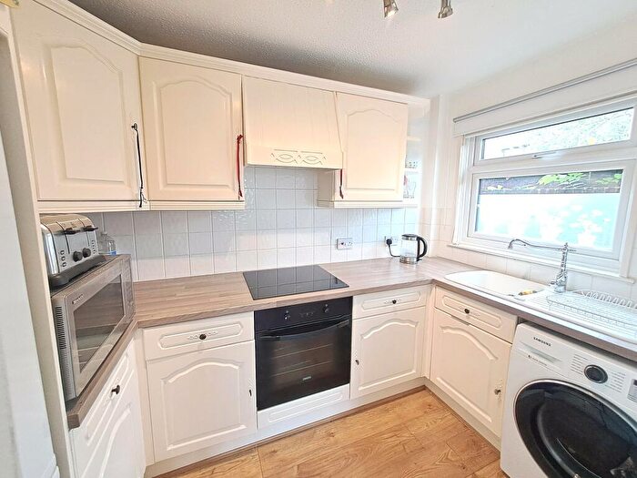 2 Bedroom Apartment To Rent In Clarence Road, SL4