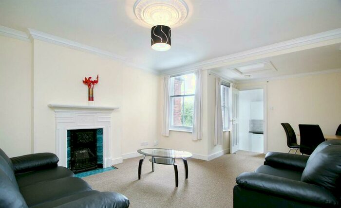 2 Bedroom Flat To Rent In Dartmouth Road, Mapesbury Estate, London, NW2