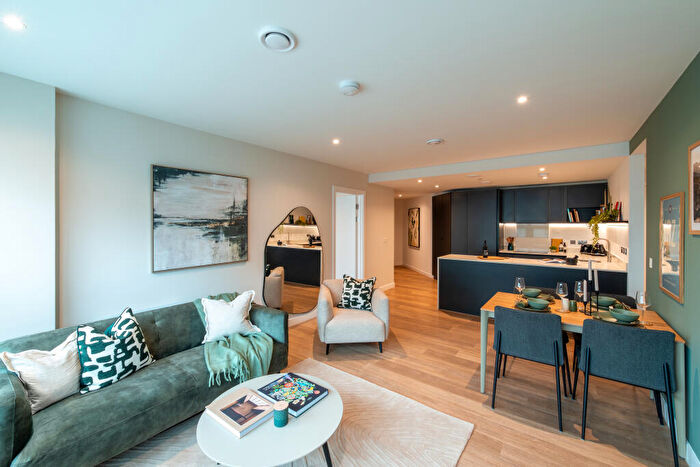 2 Bedroom Apartment To Rent In Lyon Queensway, Birmingham, B3