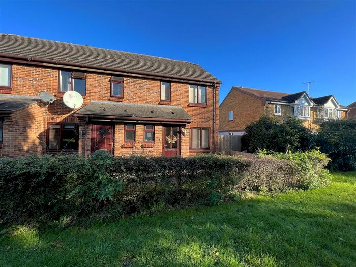 3 Bedroom Terraced House To Rent In Hamble Road, Didcot, OX11